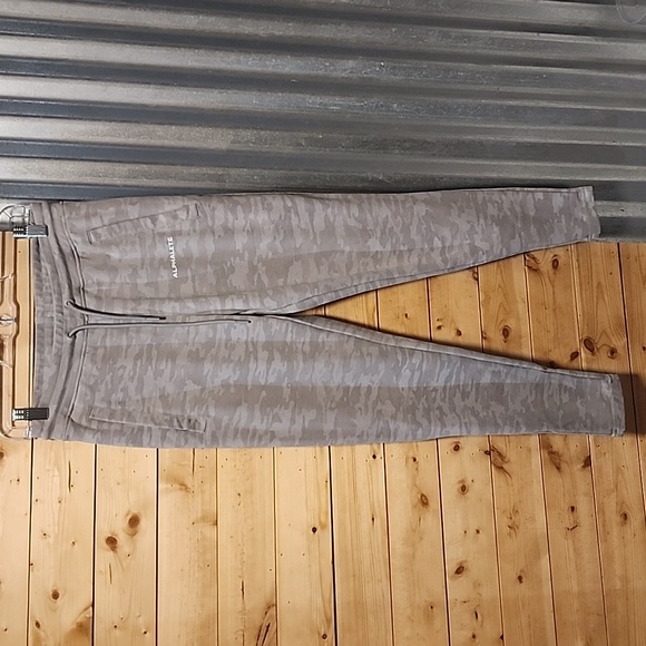 Alphalete Core Joggers Silver Camo - Men's Size Small - Picture 1 of 11